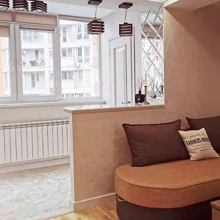 Stunning New Design Next To Park Apartment *
