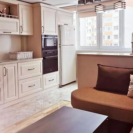 Stunning New Design Next To Park Apartment *