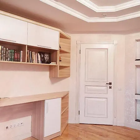 Stunning New Design Next To Park Appartement